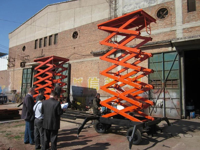 青岛四轮移动式升降平台
